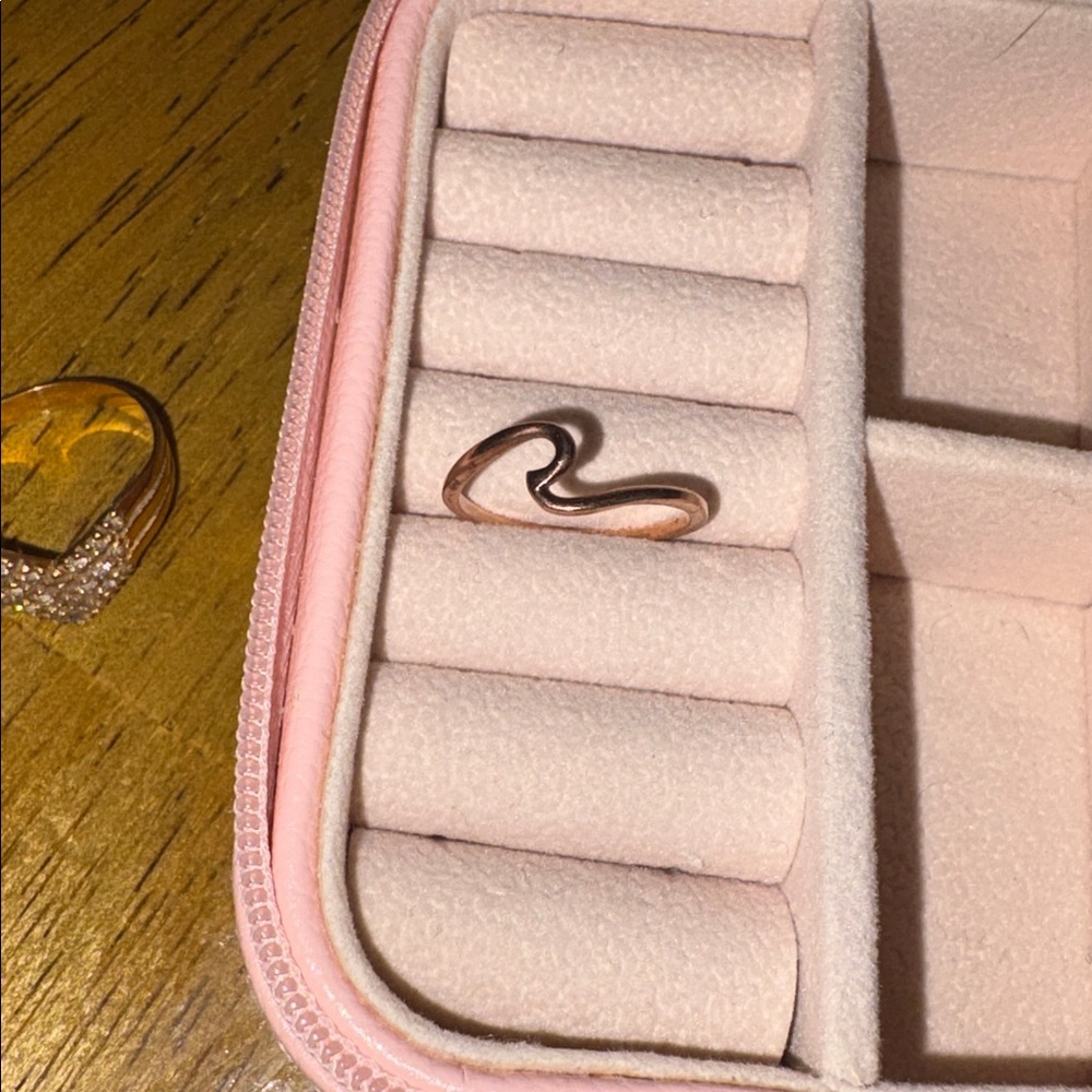 Pura Vida Wave Ring Size 5 Rose Gold Minimalist Stackable - Picture 3 of 4